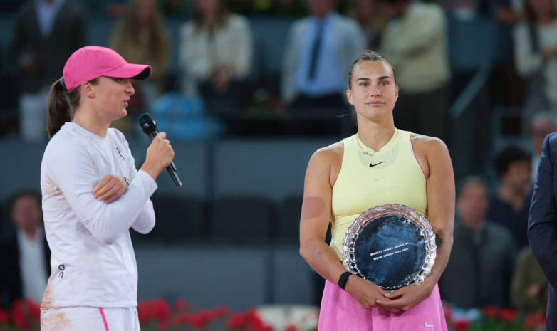 Необычное фото Соболенко и Швёнтек с турнира WTA Finals стало вирусным